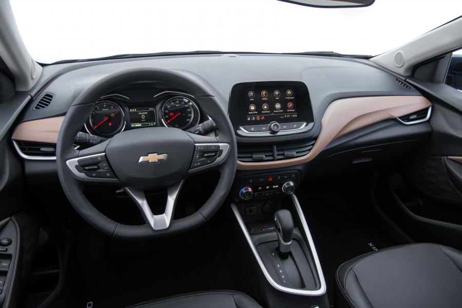 Торпедо Chevrolet Onix Plus Premier 2019 года  (LA) (фото 3 из 24)